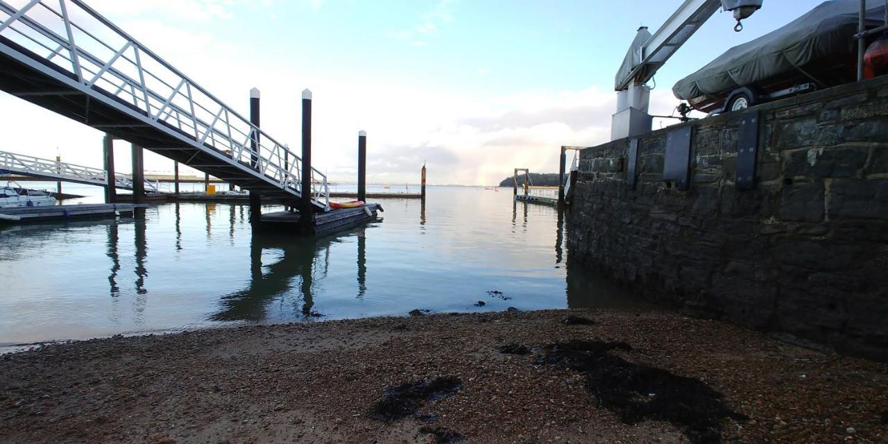 קאוז Seafarer'S View - 6 Bedroom Townhouse In Cowes, Parking & Seaviews. מראה חיצוני תמונה